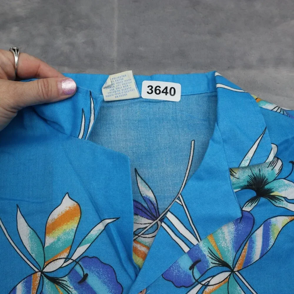 Shore Things Shirt Mens L Blue Floral Hawaiian Button Up Short Sleeve Casual